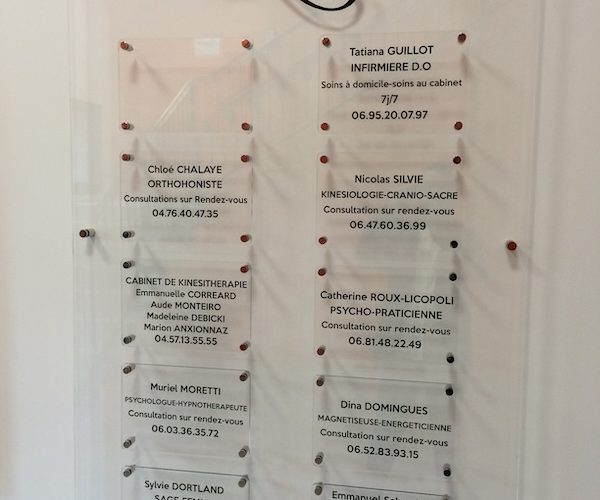 signaletique plexiglas